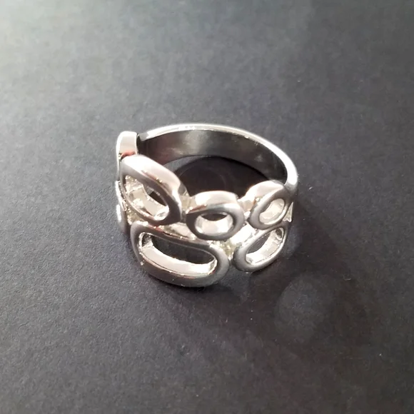 Lia Sophia 'Structure' Silver tone Ring - Picture 4 of 7